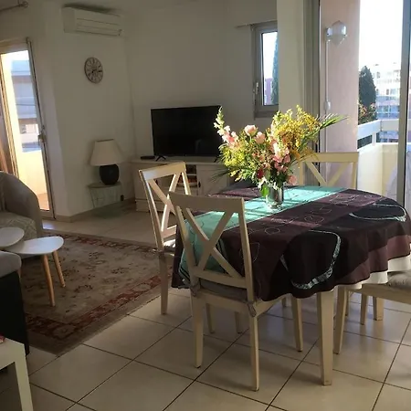 Lägenhet Spacieux Et Calme Classe 4 Etoiles, A 300m De La Sainte-Maxime
