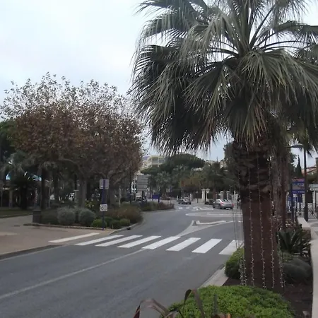 Spacieux Et Calme Classe 4 Etoiles, A 300m De La 圣马克西姆