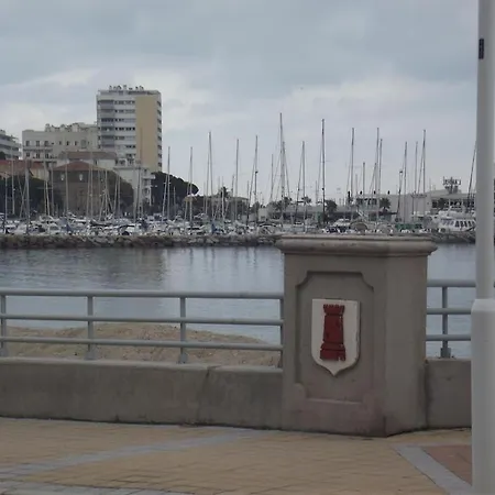 Spacieux Et Calme Classe 4 Etoiles, A 300m De La Lägenhet *